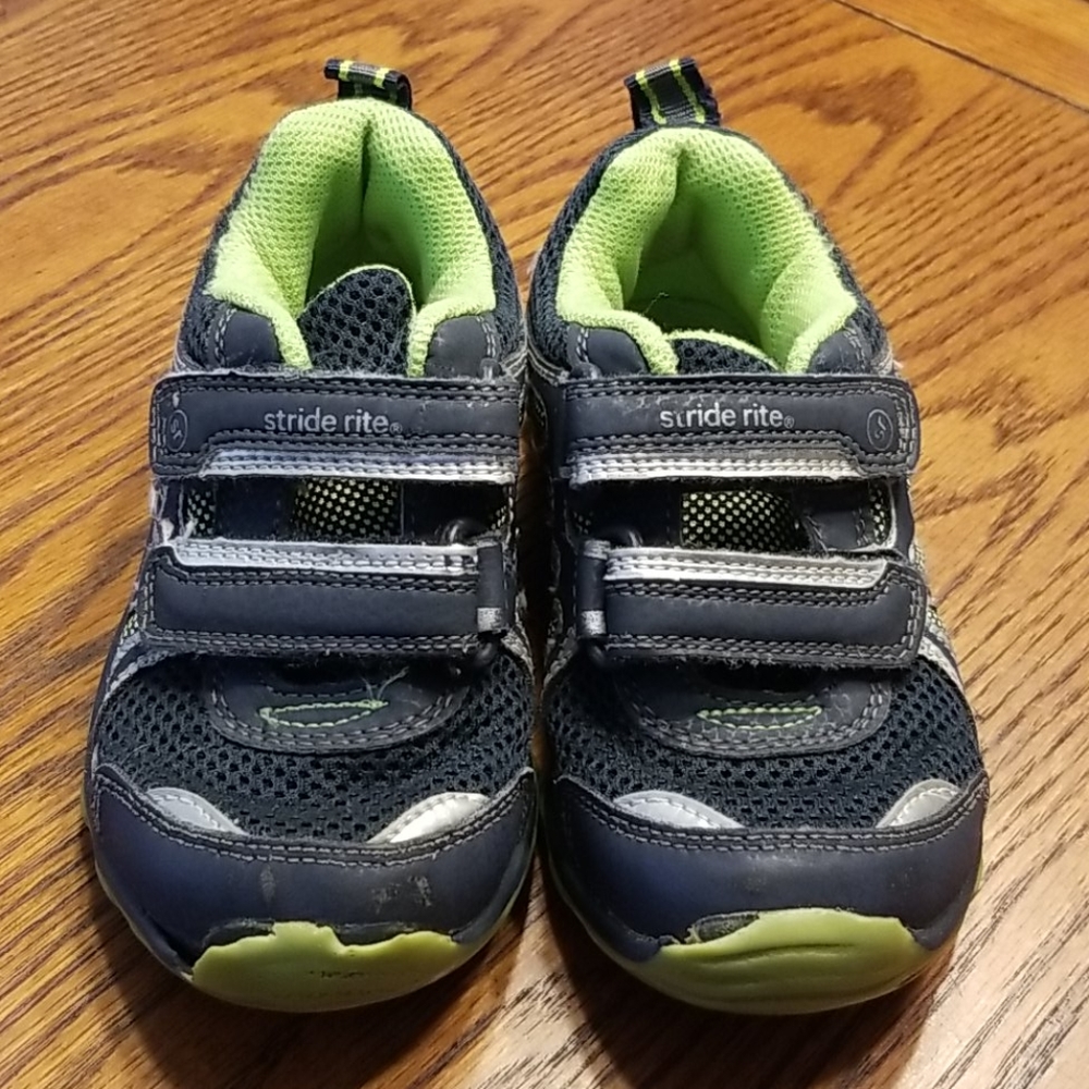 Toddler Boys stride rite shoes 10.5 M